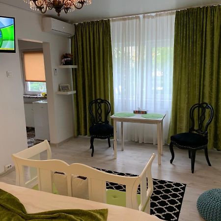 Cozy Apartment In A Quiet Area Крайова Экстерьер фото
